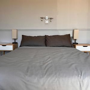 One-Bedroom King Suite